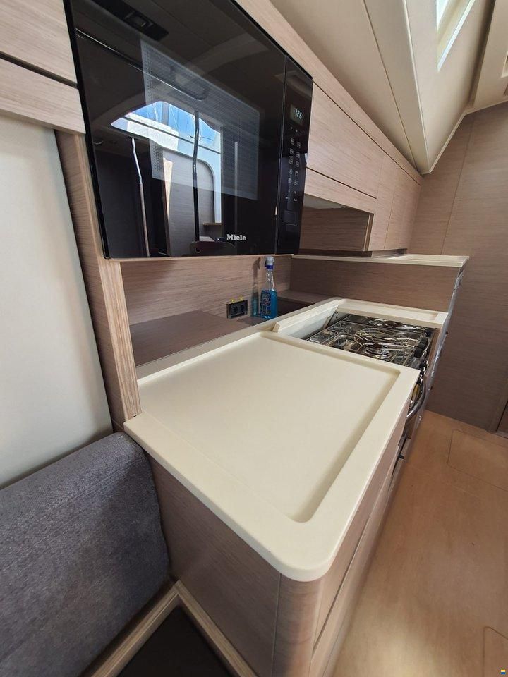 Hanse 548