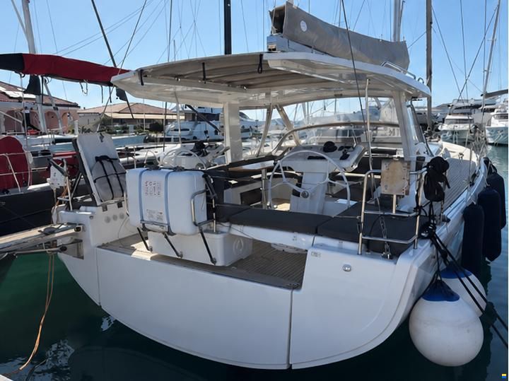 Hanse 548