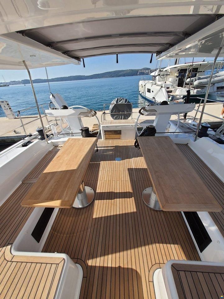 Hanse 548