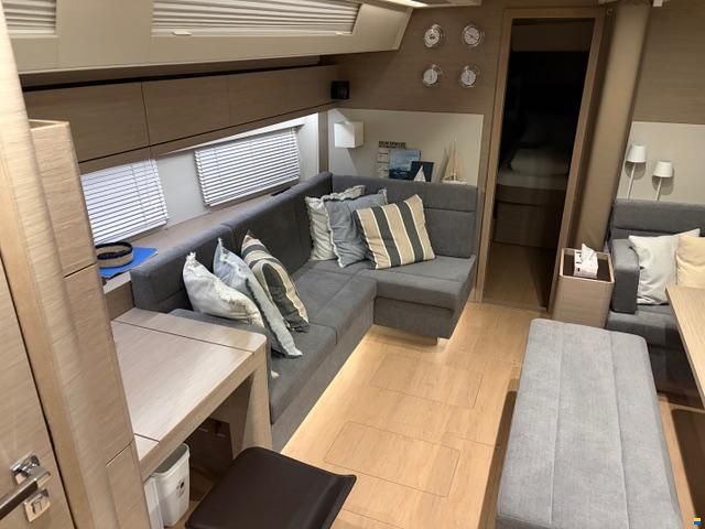 Hanse 548