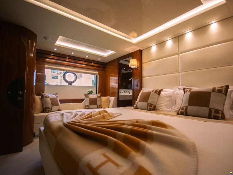 Sunseeker 86 Yacht