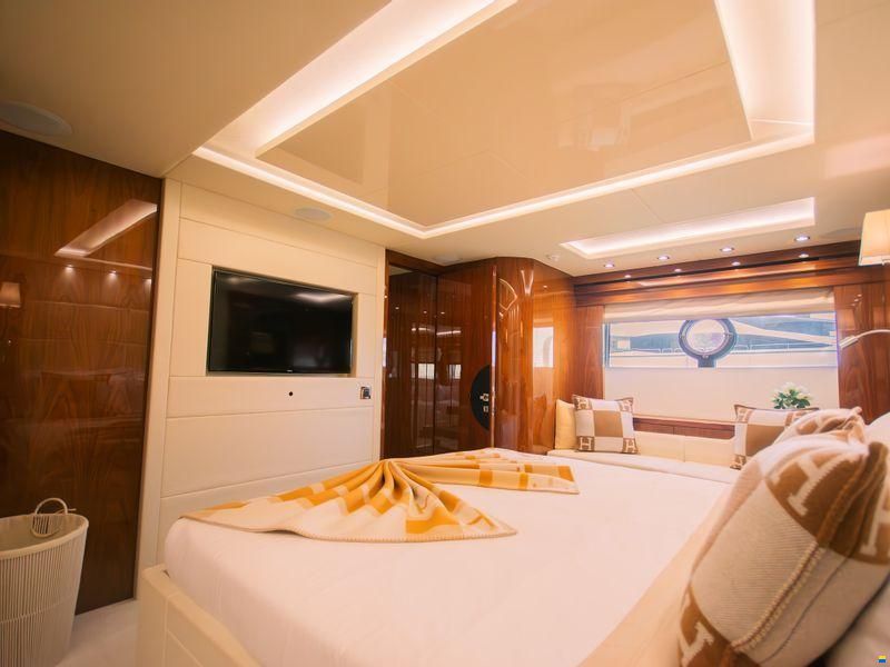 Sunseeker 86 Yacht