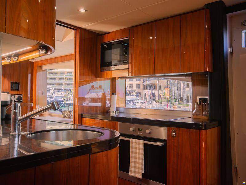 Sunseeker 86 Yacht