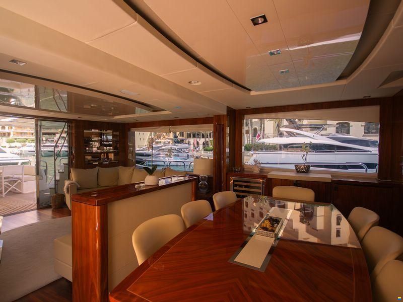 Sunseeker 86 Yacht