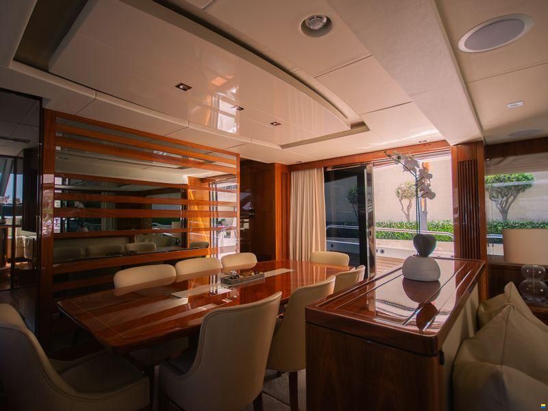 Sunseeker 86 Yacht