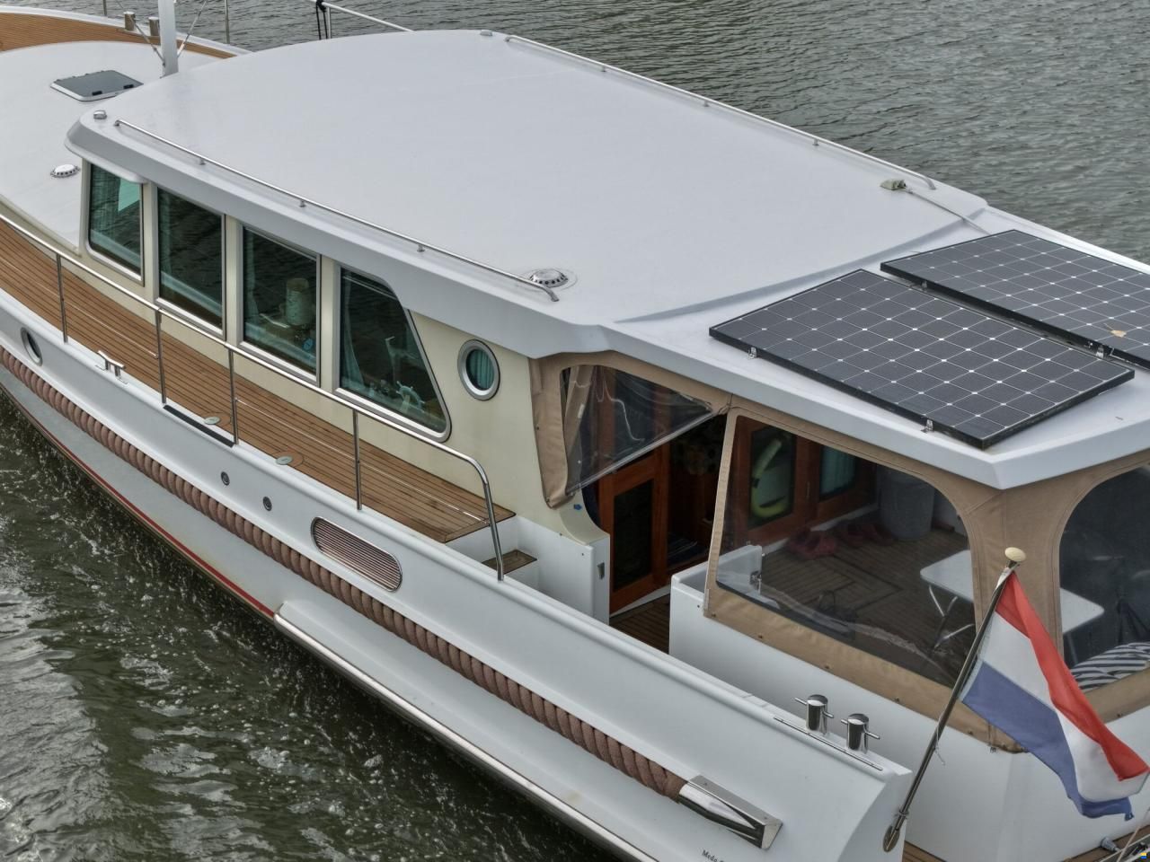 Serious Yachts Gently Low Bridge 45 Sedan