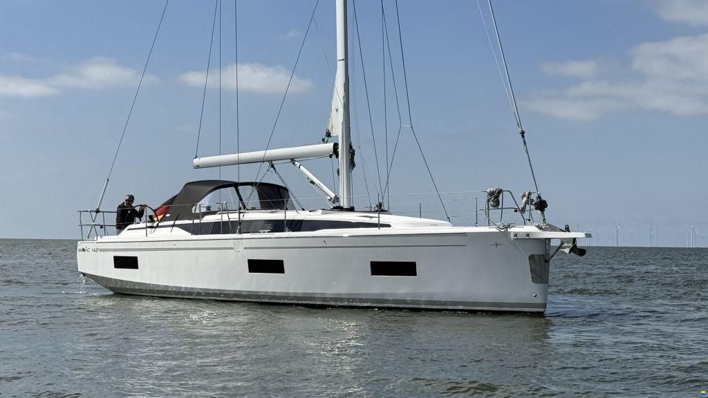 Bavaria C 42
