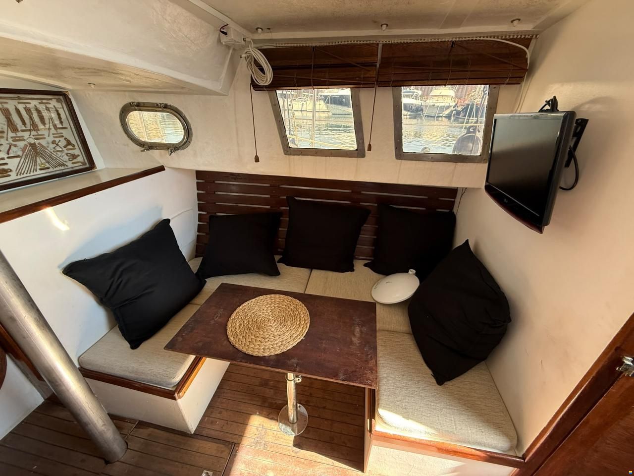 Delf&iacute;n 28