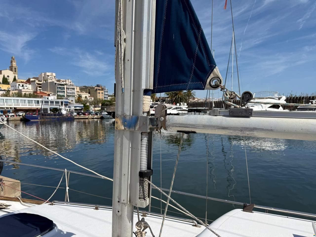 Delf&iacute;n 28
