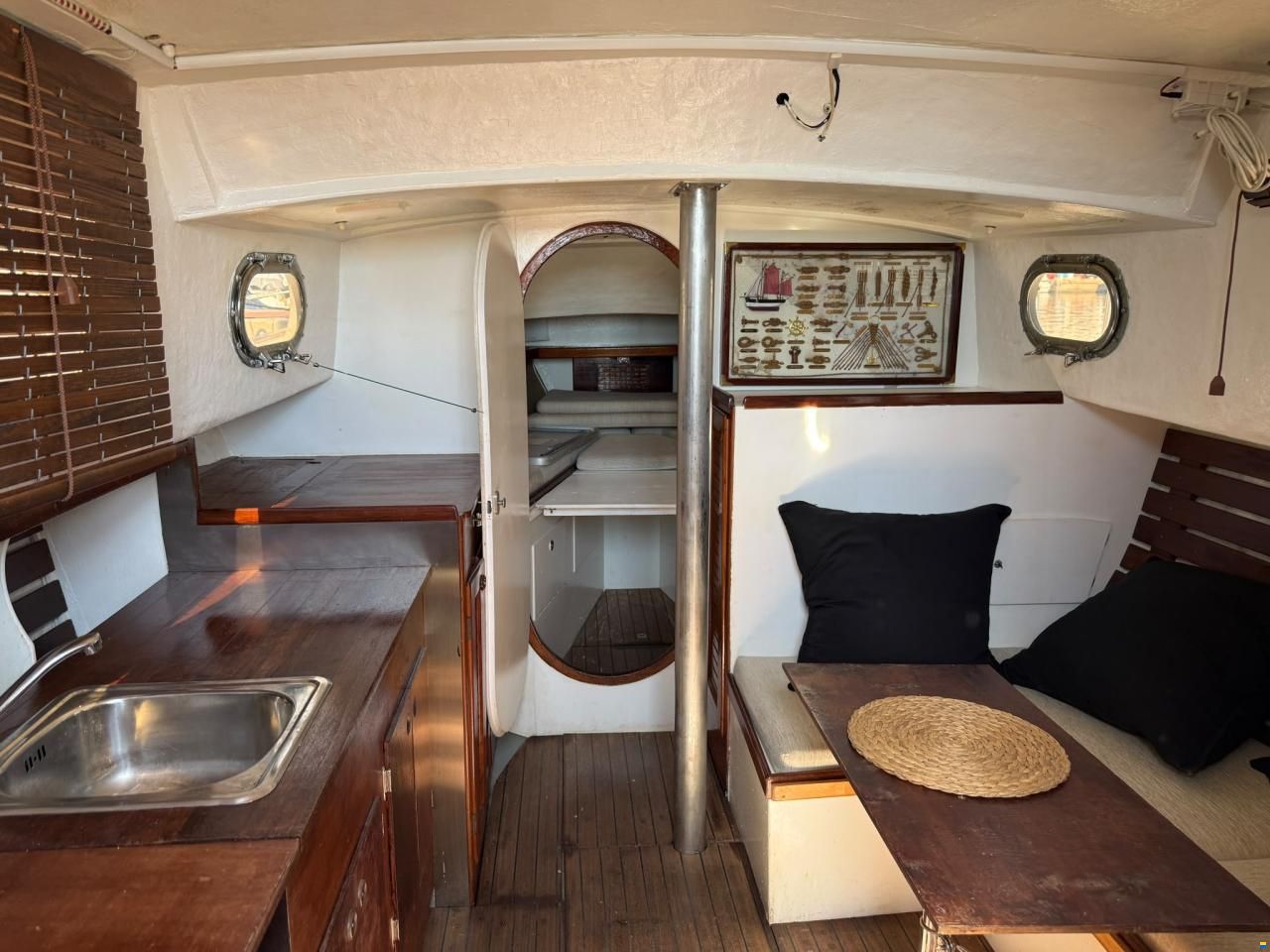 Delf&iacute;n 28