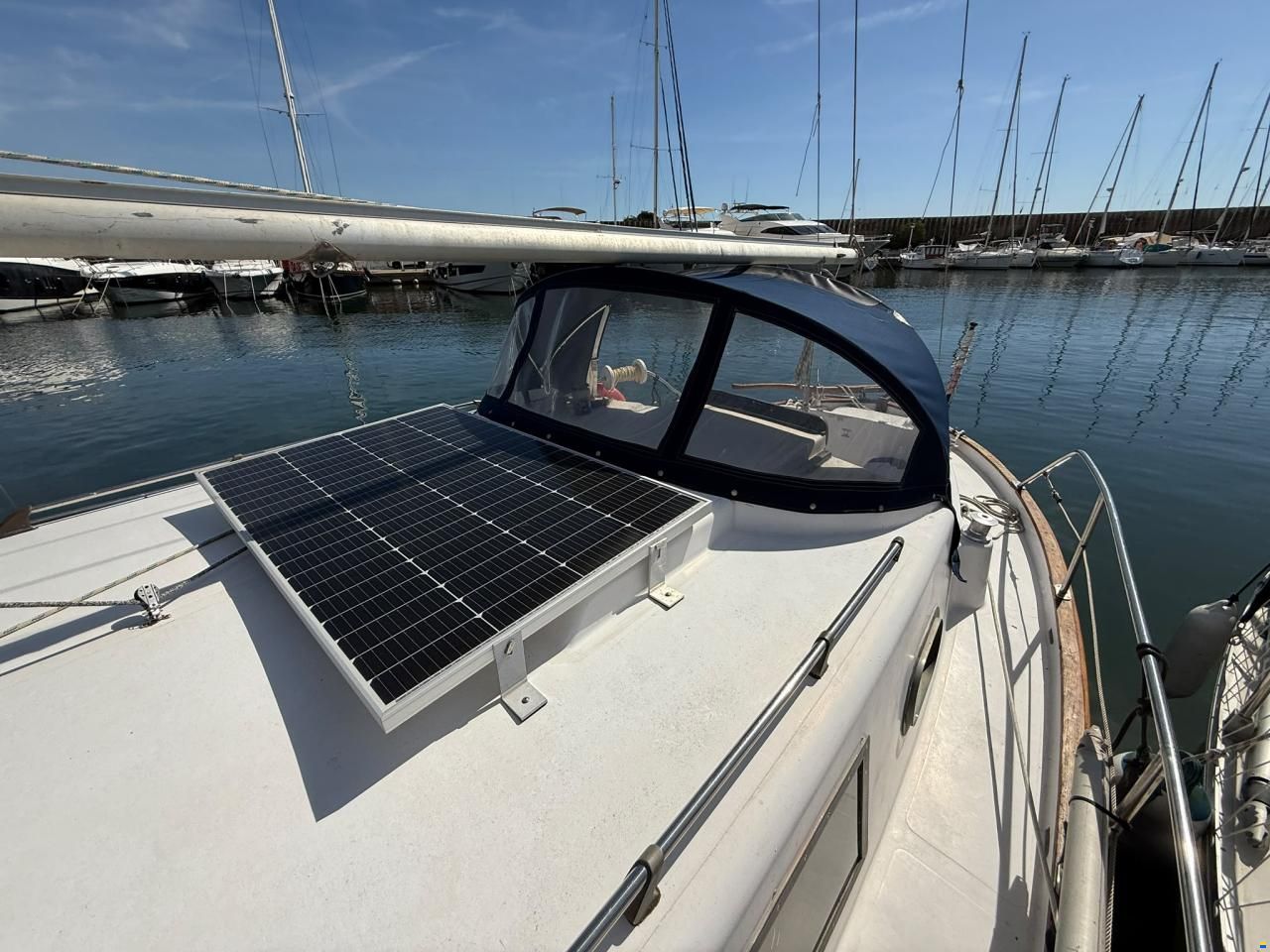 Delf&iacute;n 28