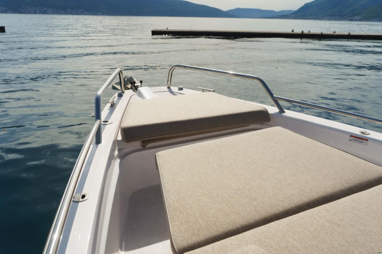 Axopar 37 XC Cross Cabin
