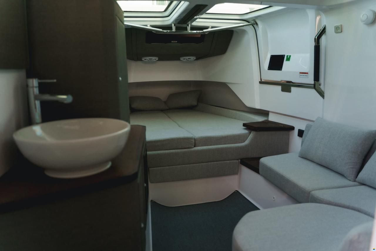 Axopar 37 XC Cross Cabin