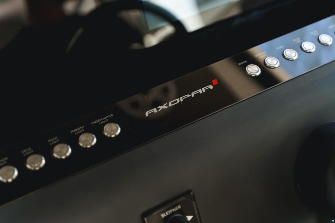 Axopar 37 XC Cross Cabin