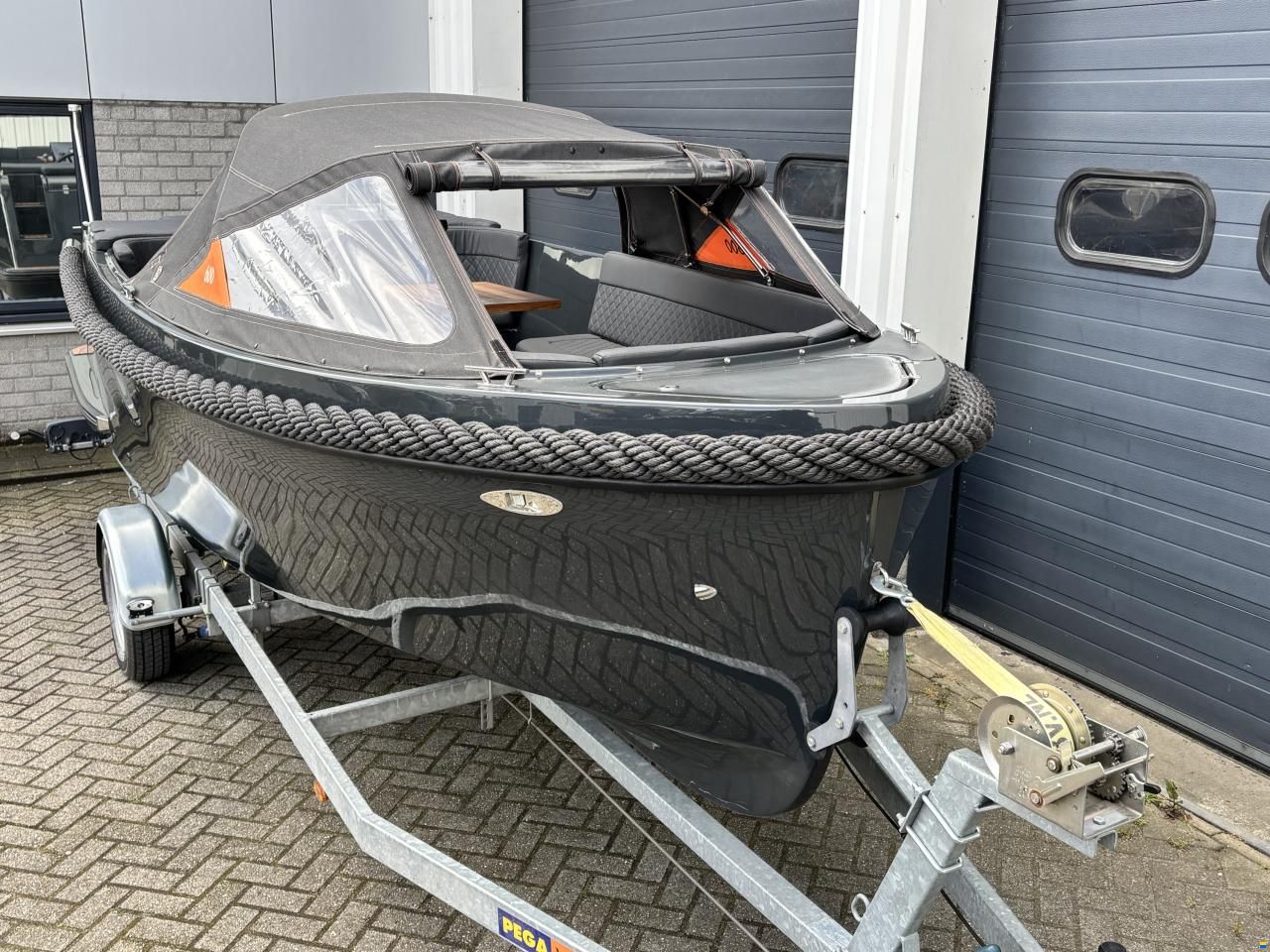 Maxima 600 Tender