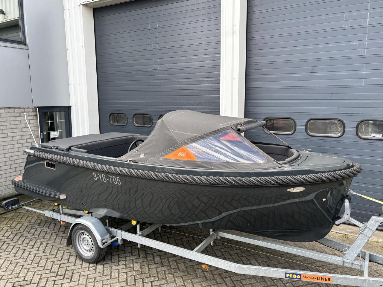 Maxima 600 Tender