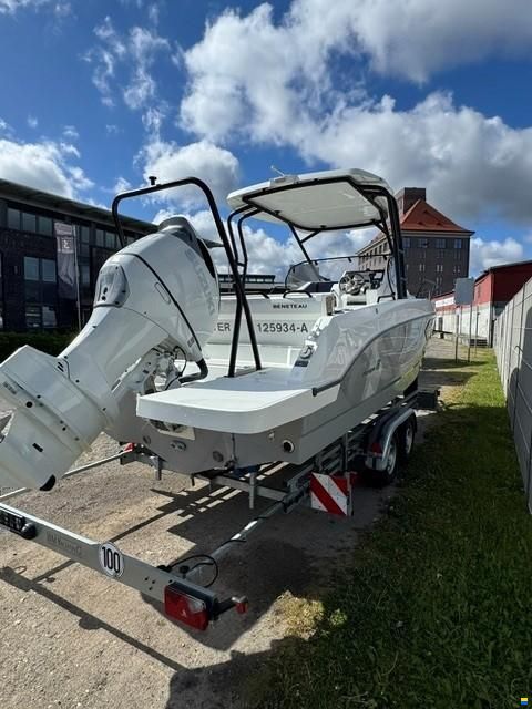 Beneteau Flyer 8 Sundeck V2