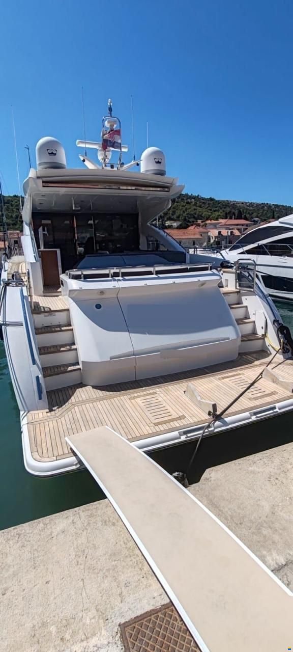 Princess V72