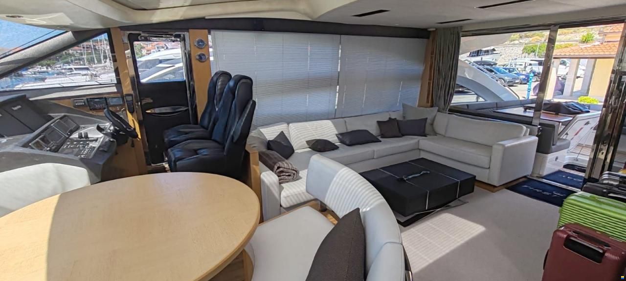 Princess V72