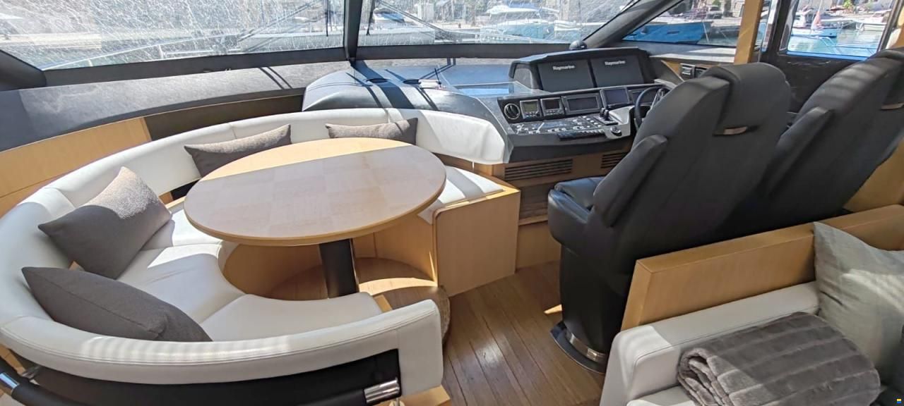 Princess V72