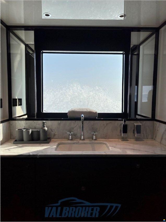 Absolute Navetta 68
