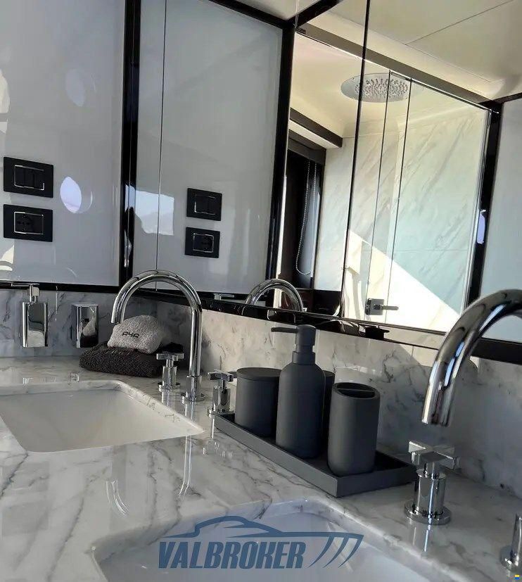 Absolute Navetta 68