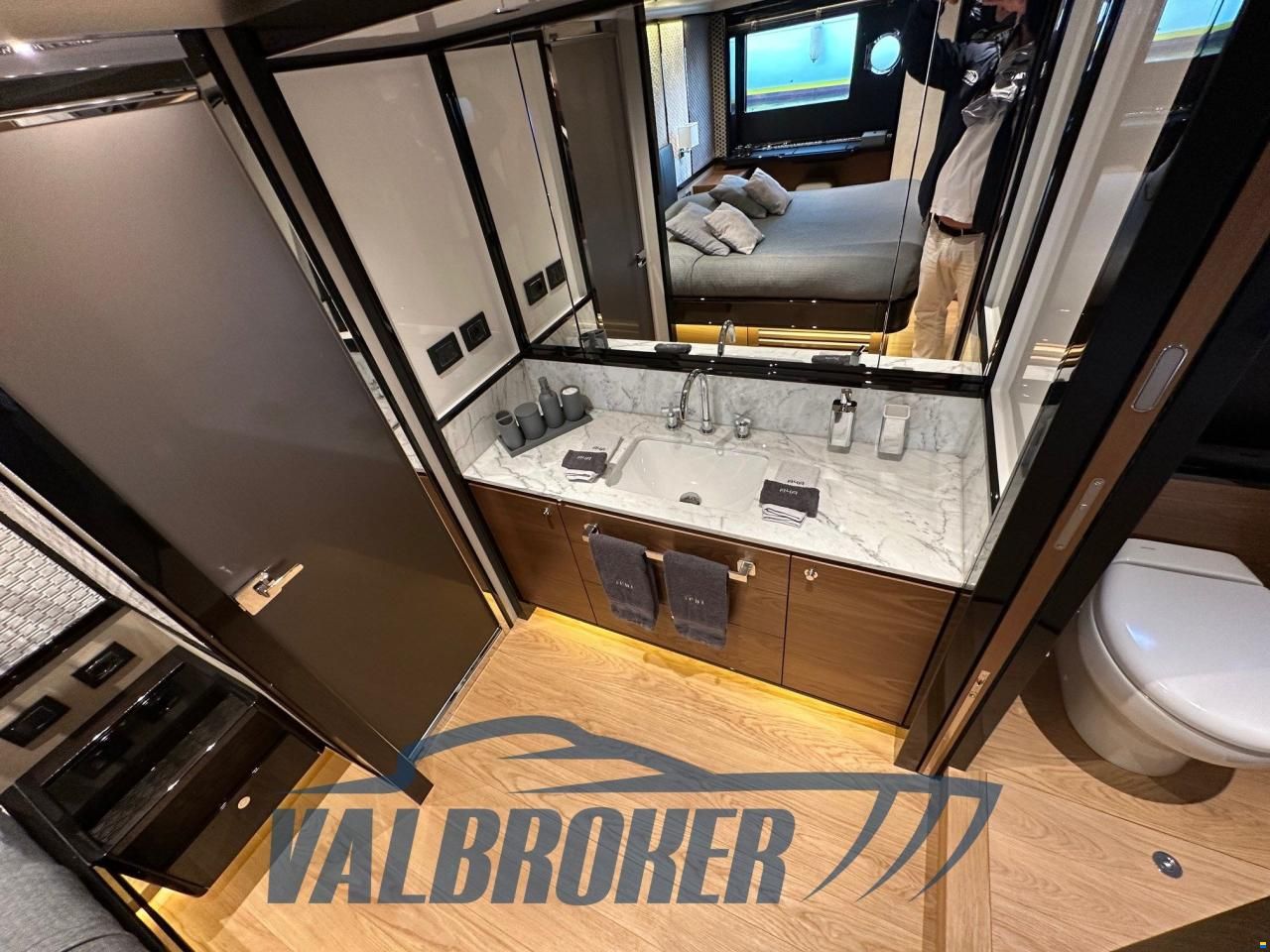 Absolute Navetta 68