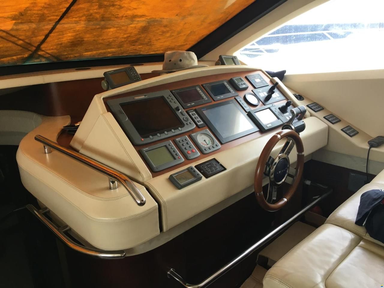 Azimut 75