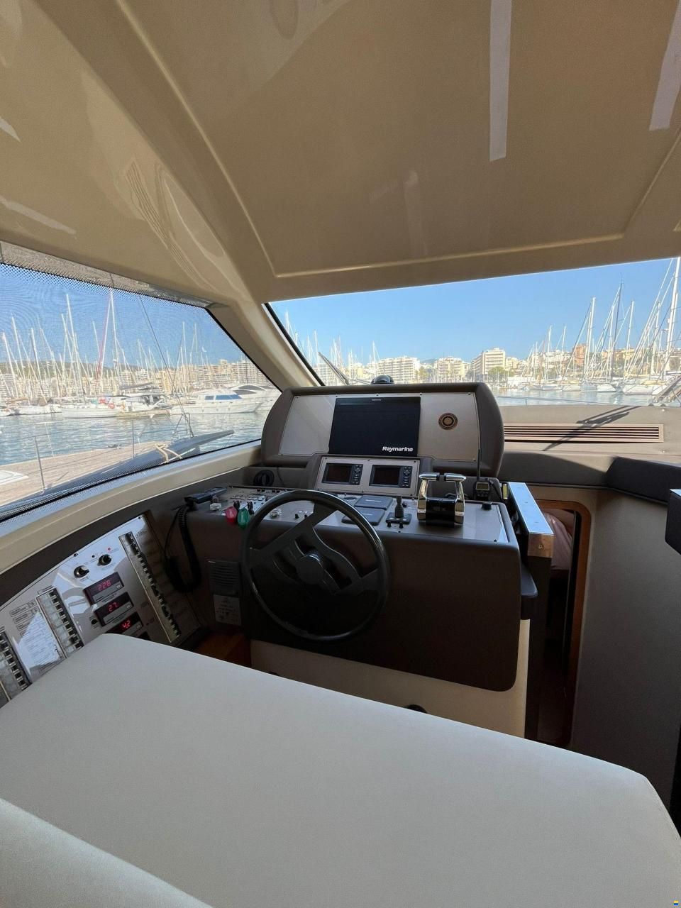 Ferretti 470