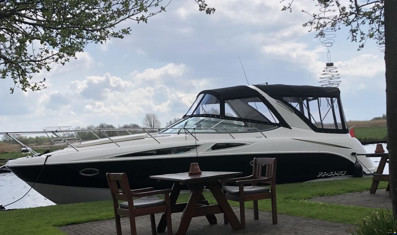 Bayliner 320 Cruiser