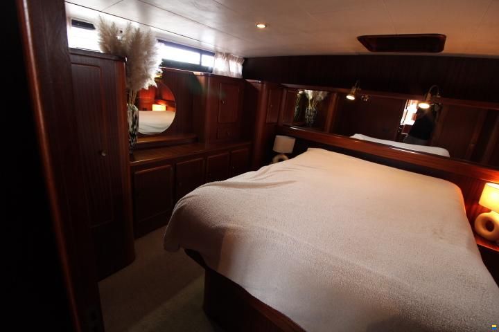 Wim van der Valk Valkkruiser Super Falcon 45 Valkkruiser