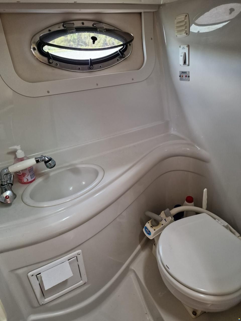 Crownline 250