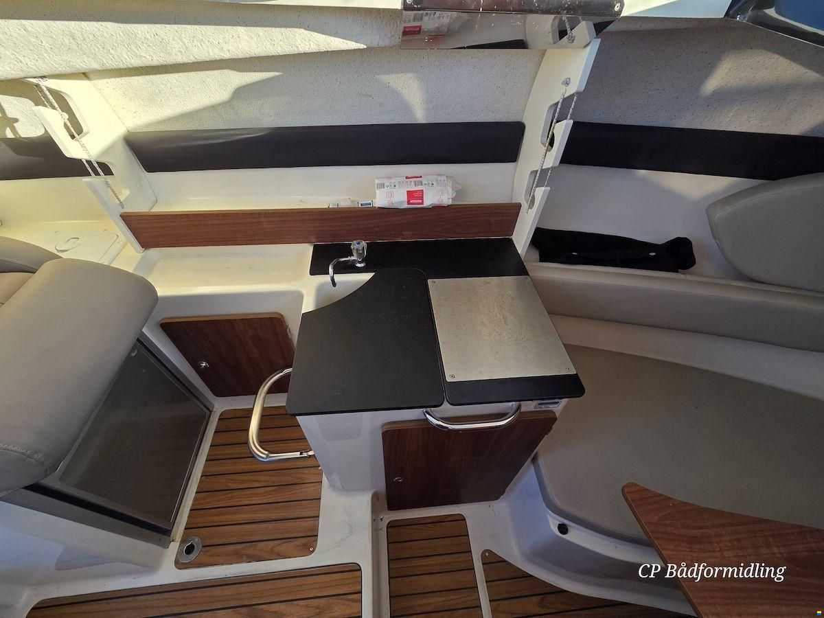 Quicksilver Arvor 810 Pilothouse
