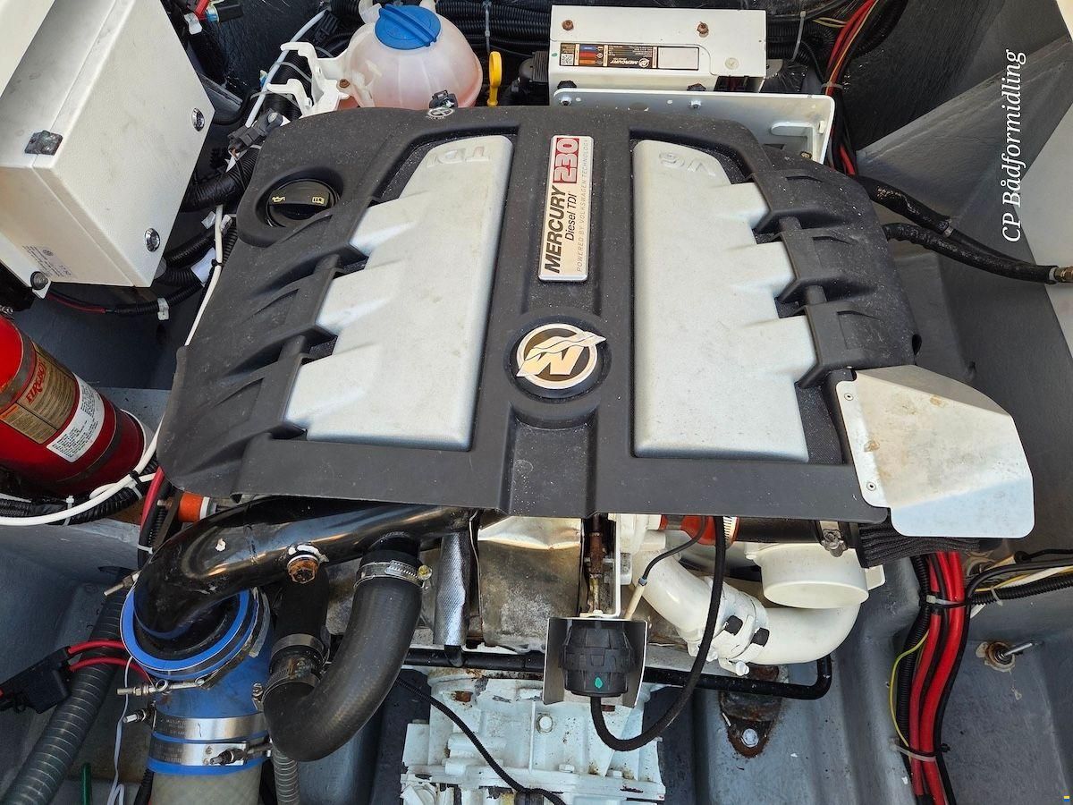 Quicksilver Arvor 810 Pilothouse