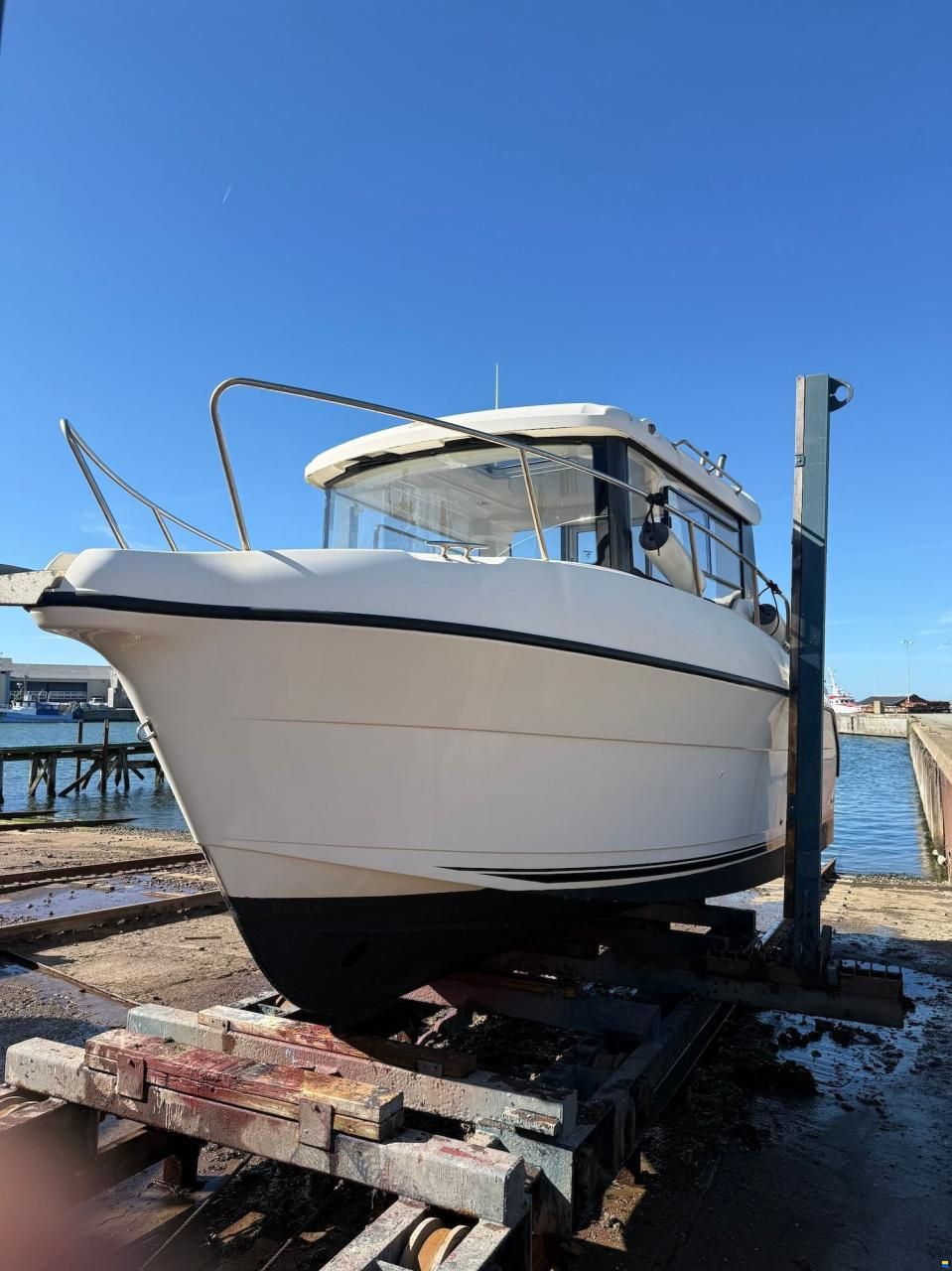 Quicksilver Arvor 810 Pilothouse