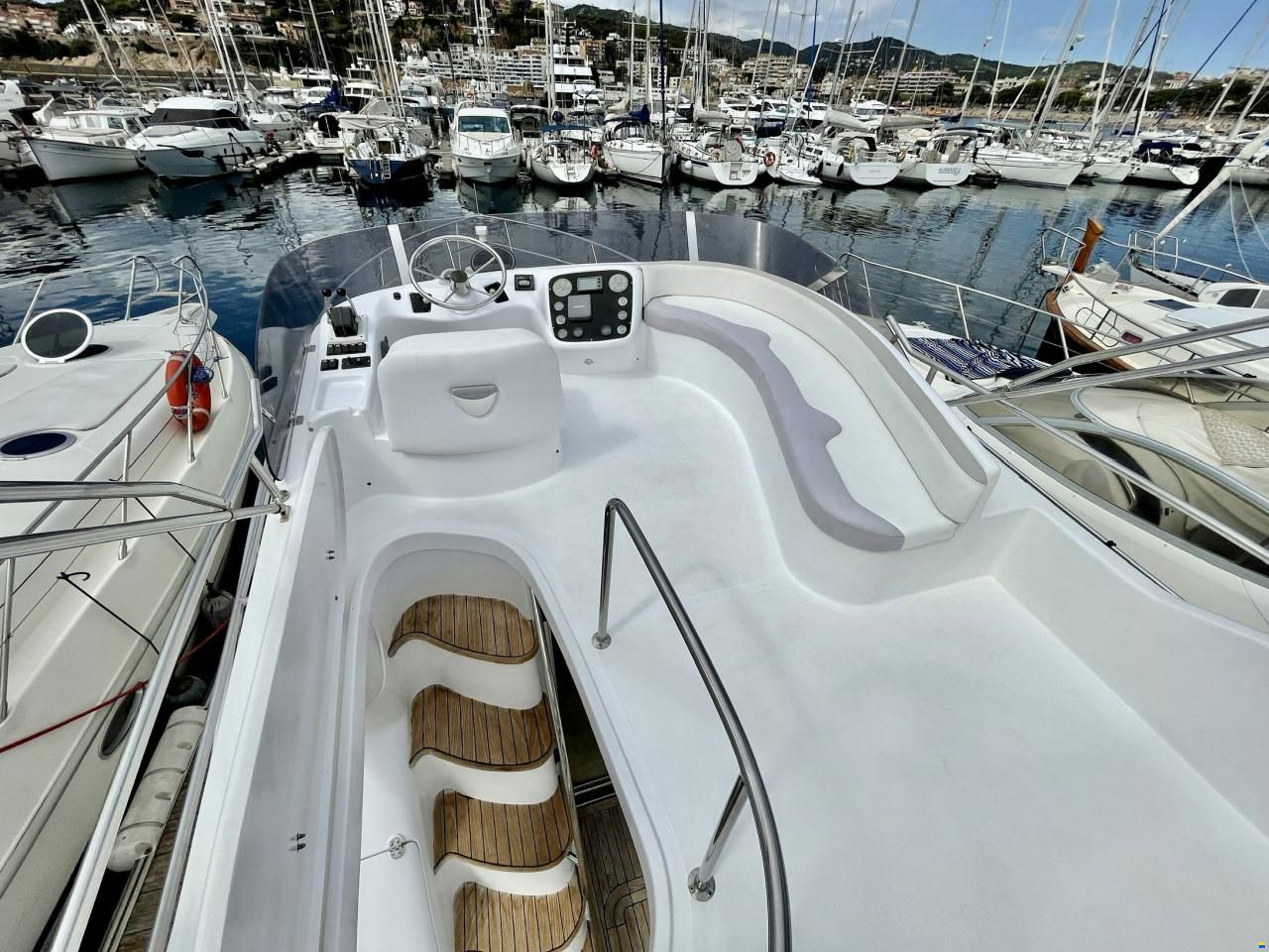 Genesis 37 Flybridge