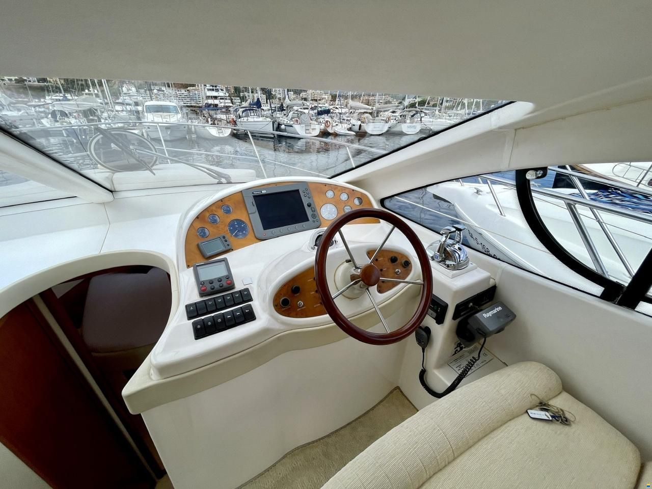 Genesis 37 Flybridge