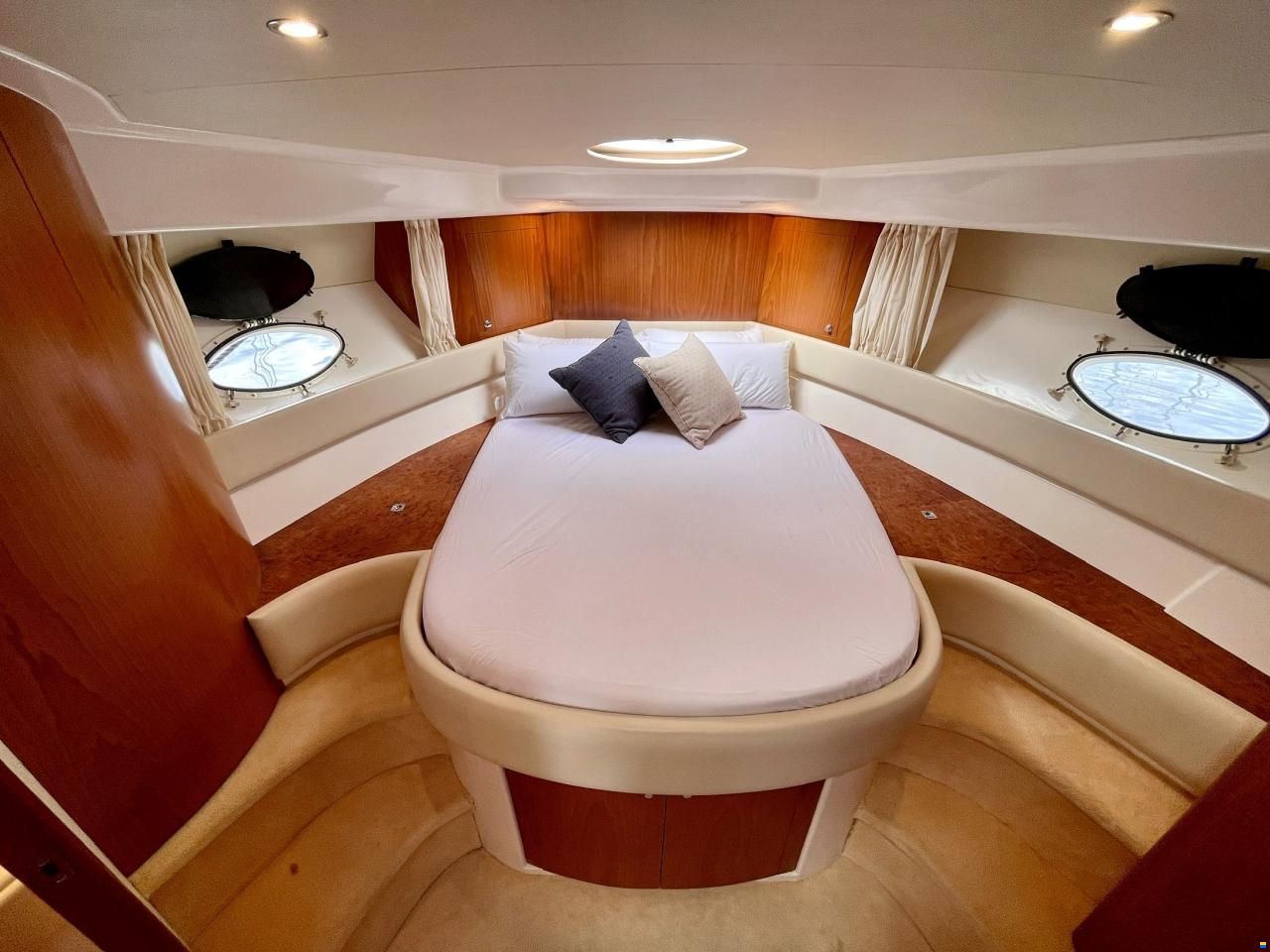 Genesis 37 Flybridge