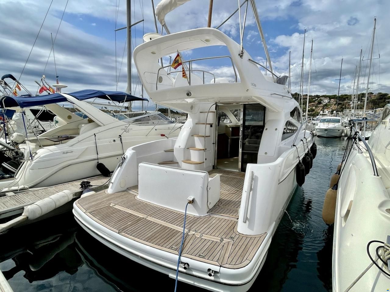 Genesis 37 Flybridge