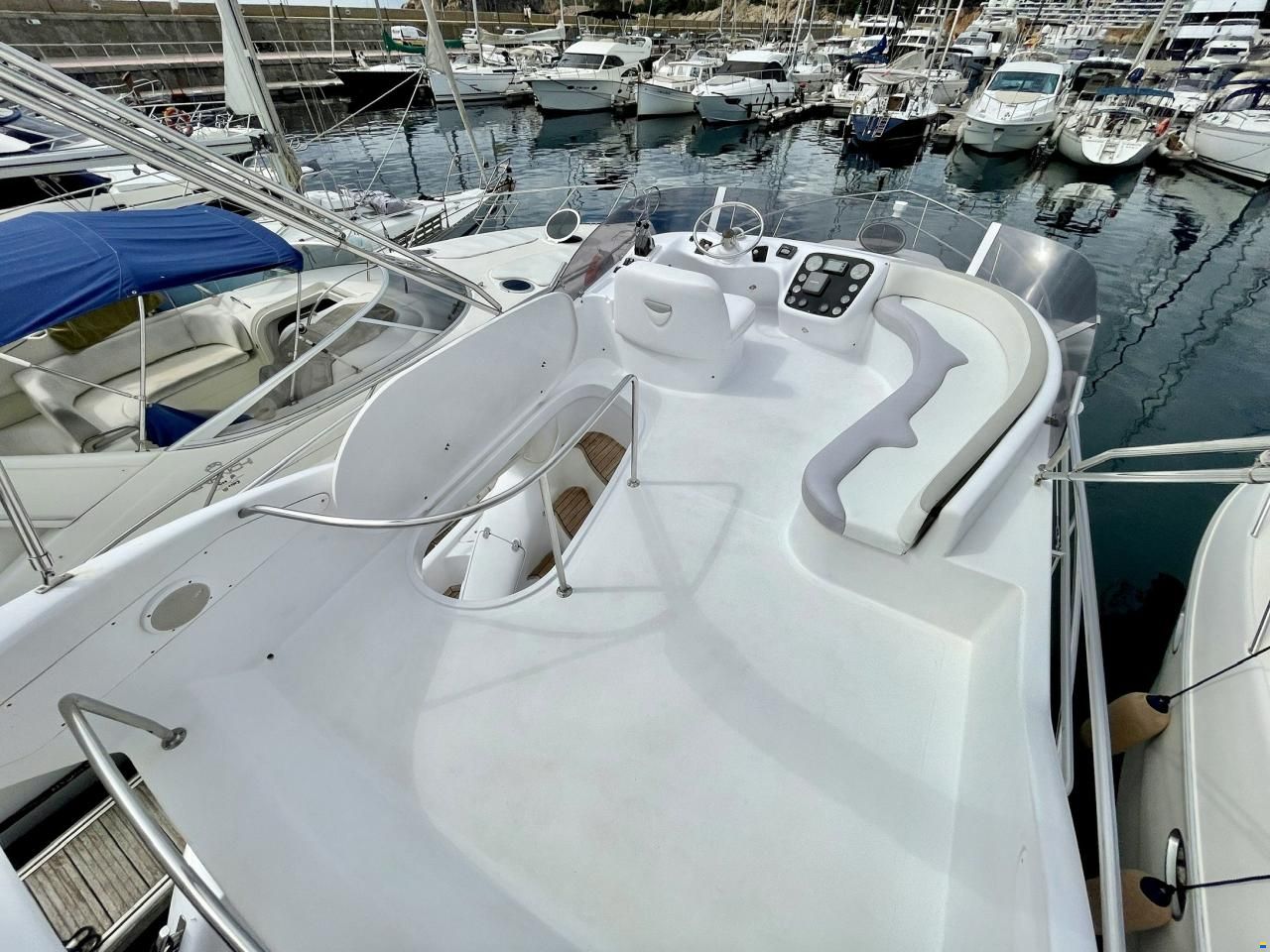 Genesis 37 Flybridge
