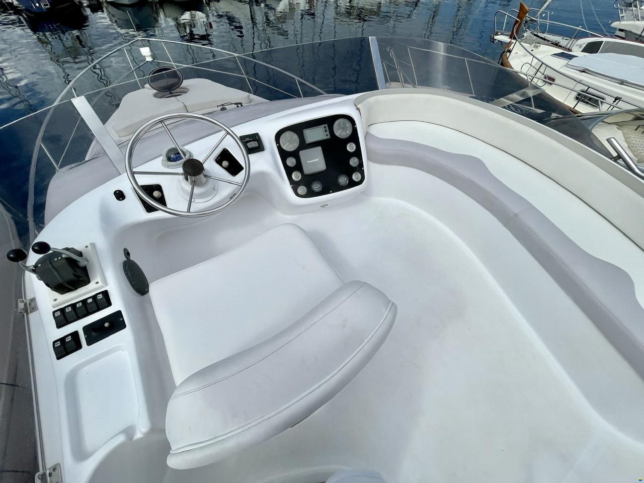 Genesis 37 Flybridge