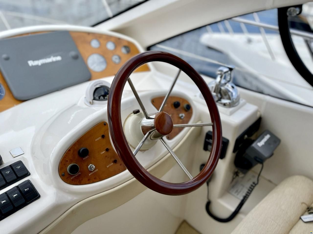 Genesis 37 Flybridge