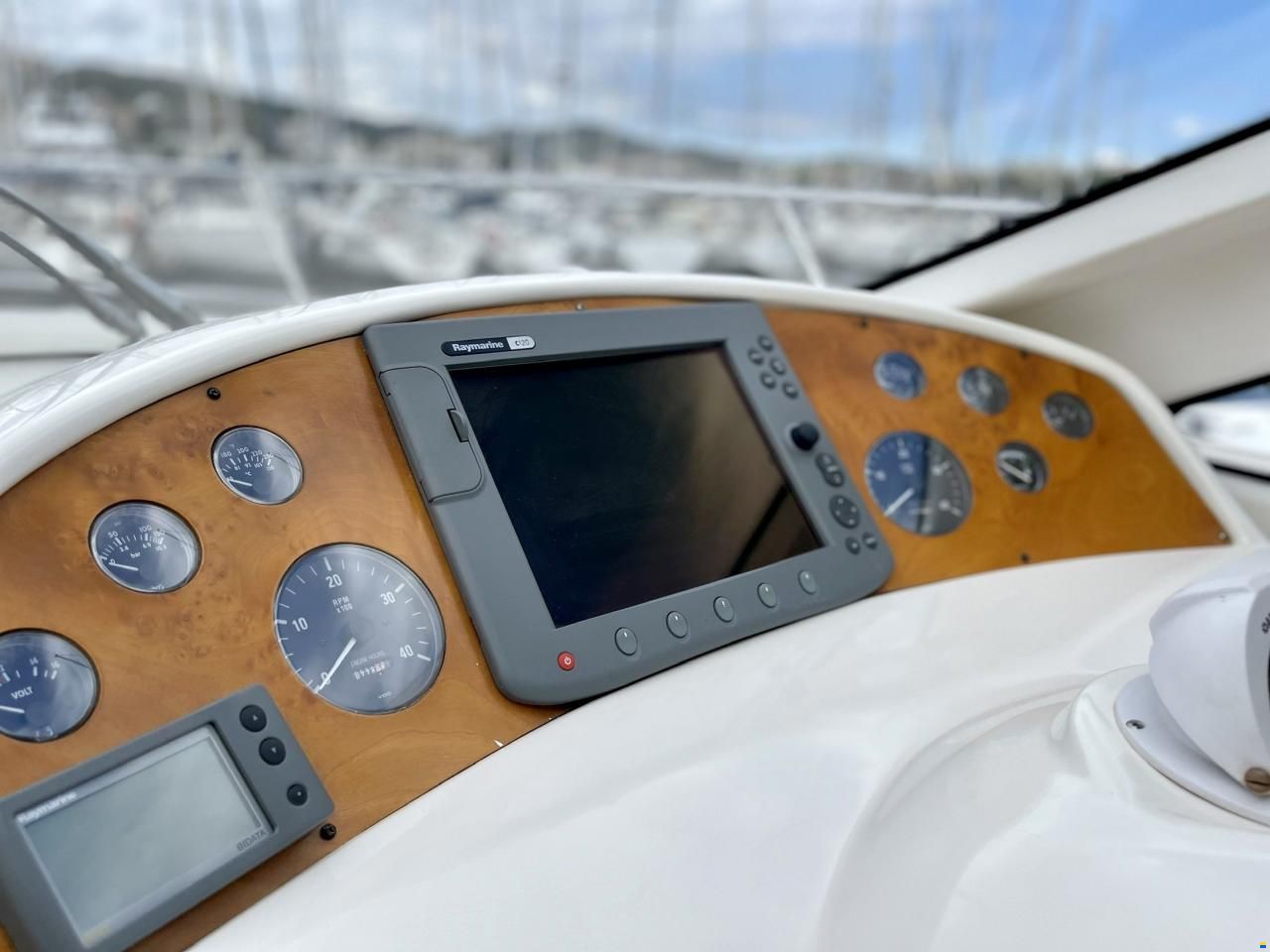 Genesis 37 Flybridge
