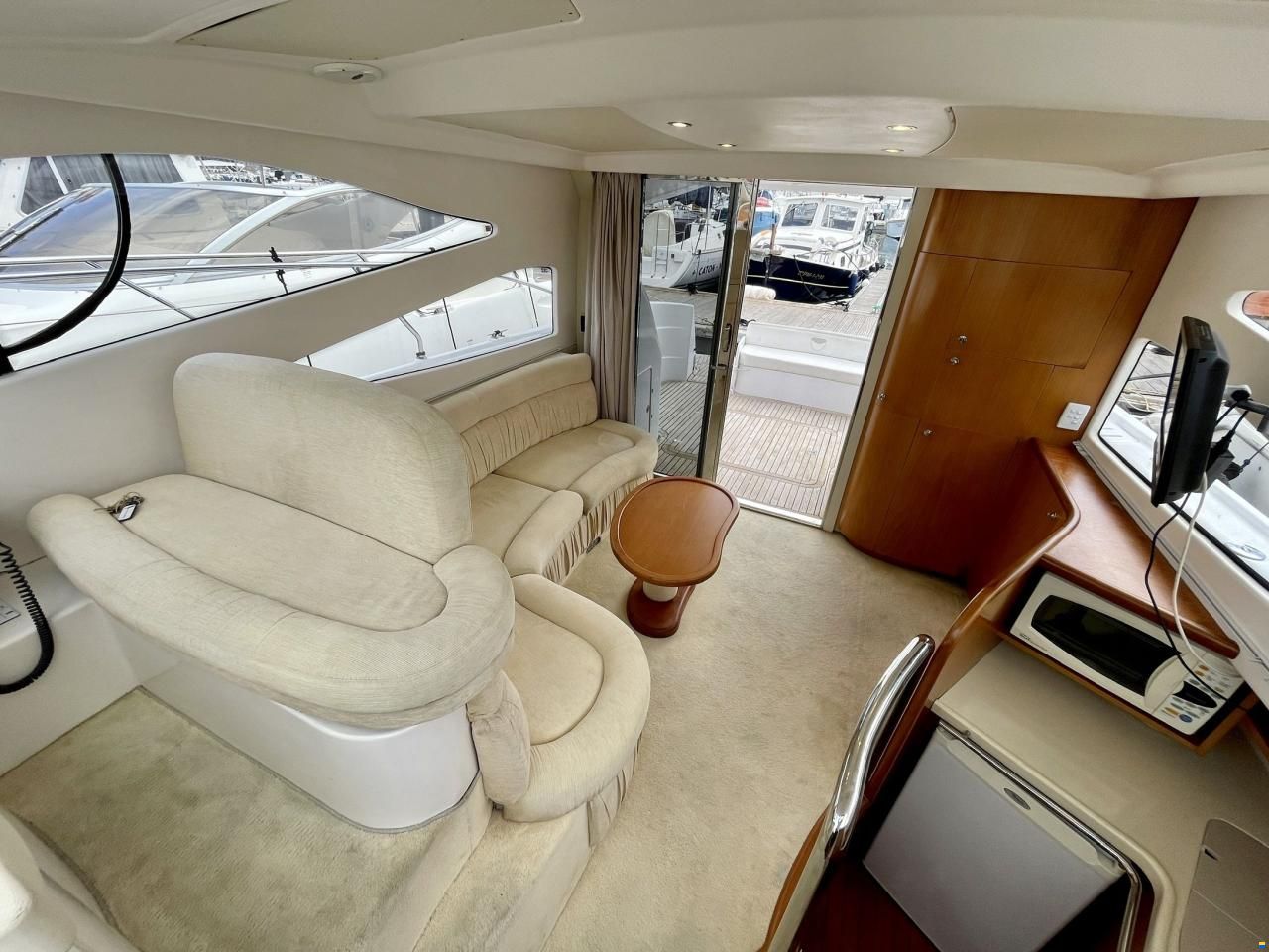 Genesis 37 Flybridge