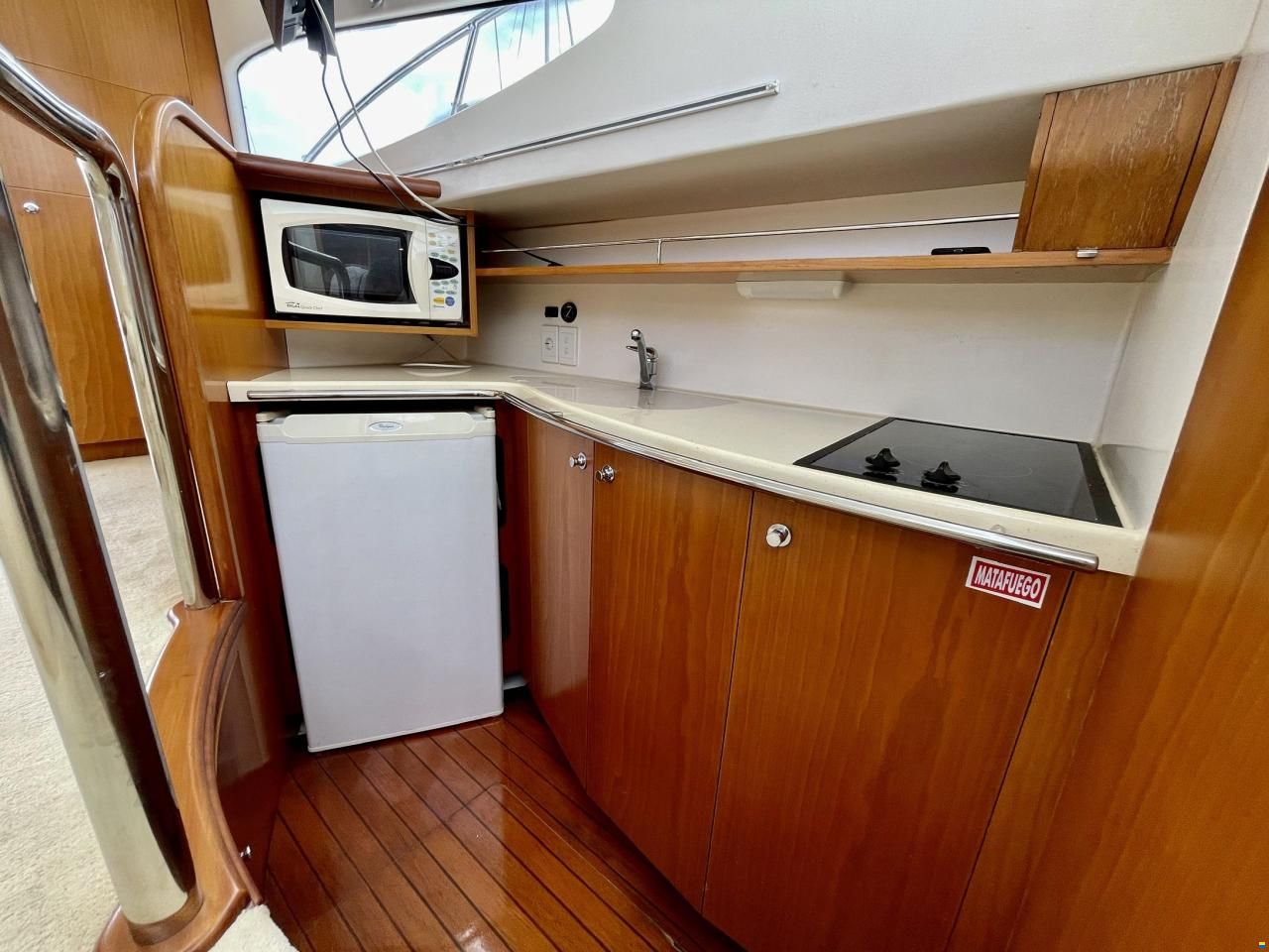 Genesis 37 Flybridge