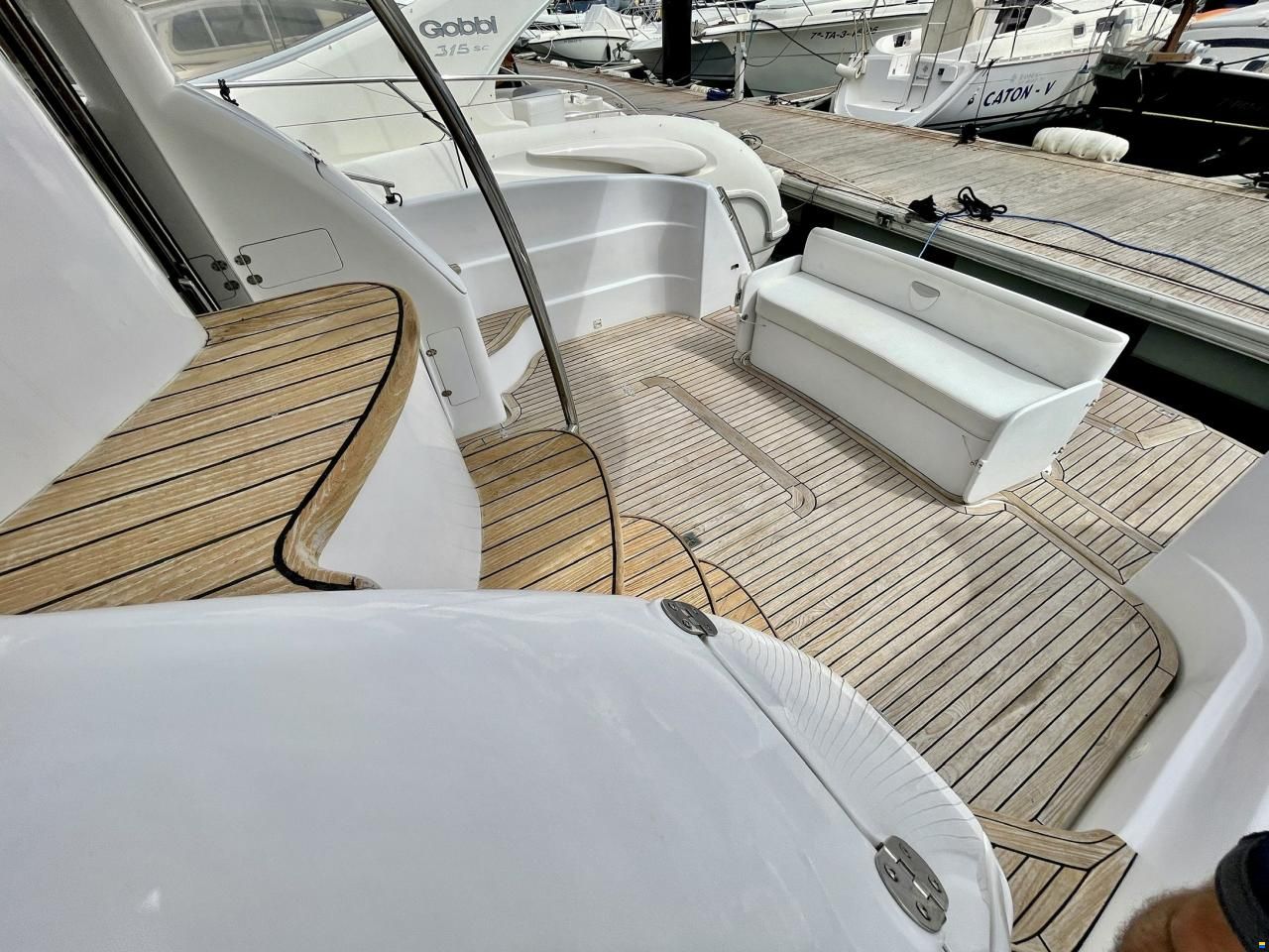 Genesis 37 Flybridge
