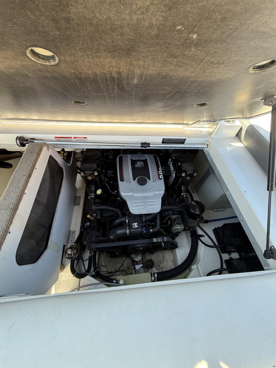 Sea Ray 240 SunSport