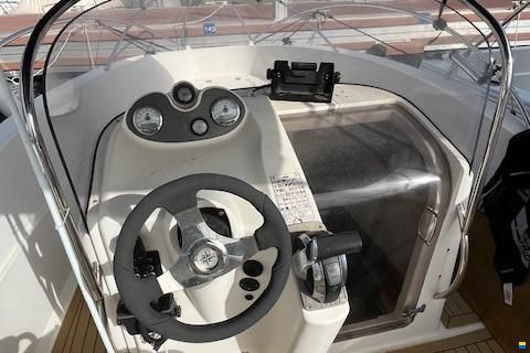 Quicksilver Activ 675 Open