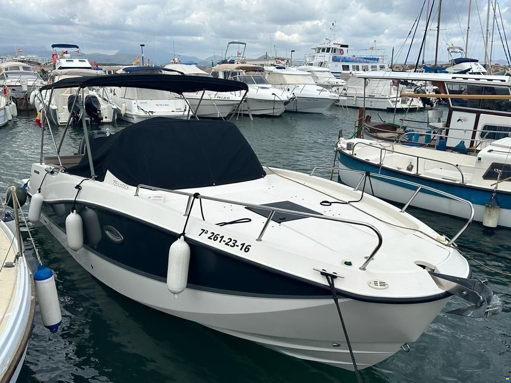 Quicksilver Activ 755 Sundeck