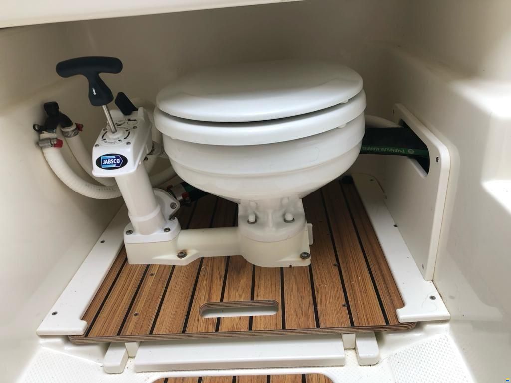 Quicksilver Activ 755 Sundeck